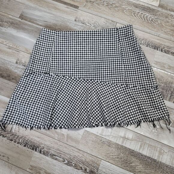 Zara Houndstooth Mini Skirt Size Medium - Picture 1 of 5